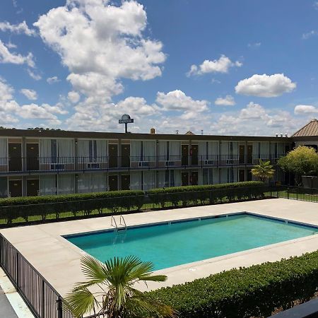 Days Inn By Wyndham Goldsboro Esterno foto