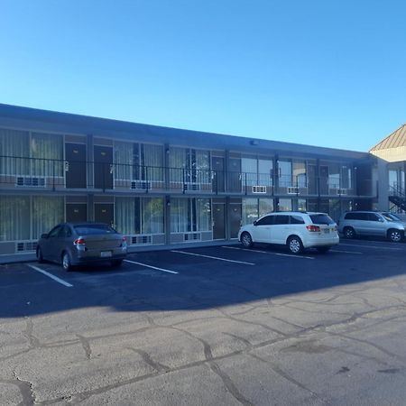 Days Inn By Wyndham Goldsboro Esterno foto