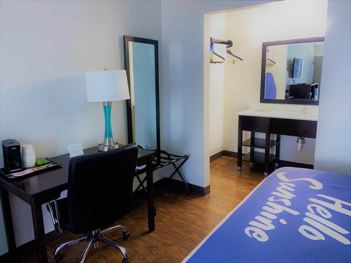 Days Inn By Wyndham Goldsboro Esterno foto